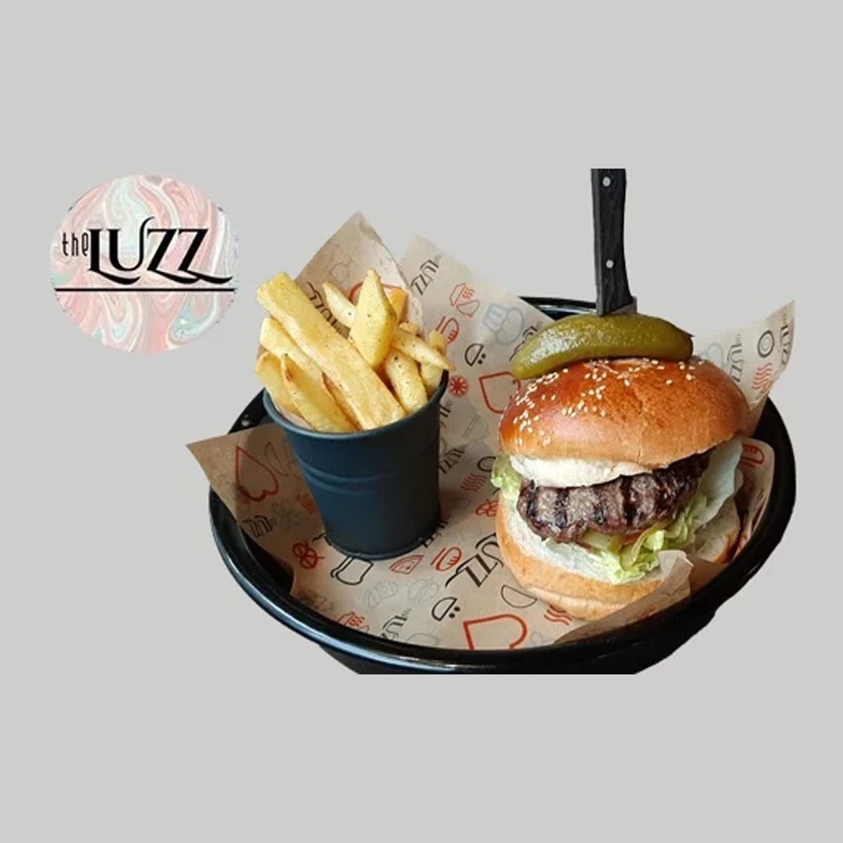 Bakırköy The Luzz Cafe'de Enfes Öğle Yemeği Pizza ve Burger Menüleri