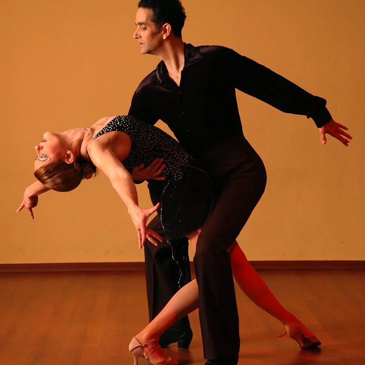 Taksim Tango Tek Dans Kursu'nda 1 Aylık Tango Eğitimi