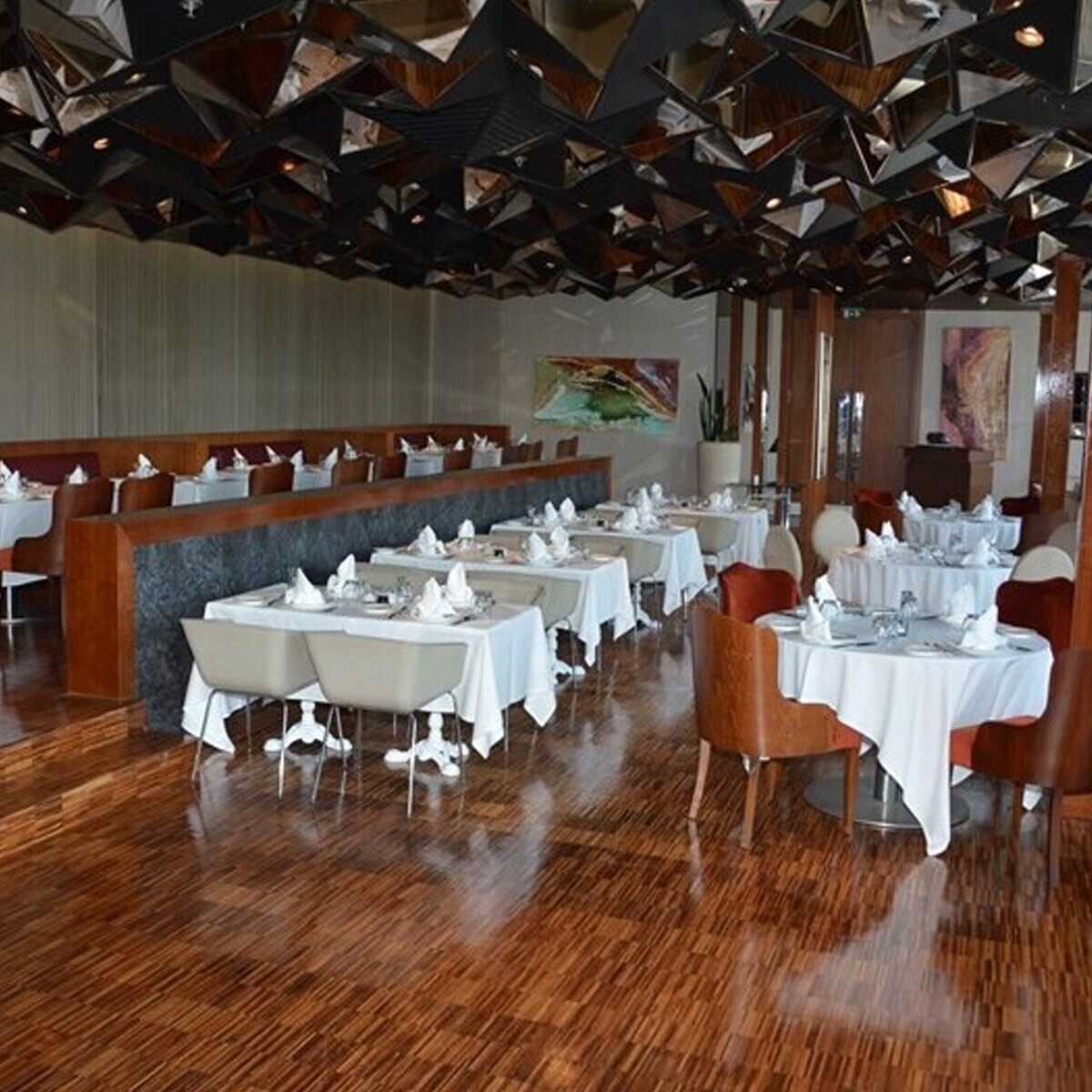 Sheraton İstanbul Ataköy Hotel Modern Meyhane MeyTürk Restaurant’da Canlı Müzik Eşliğinde Akşam Yemeği Keyfi