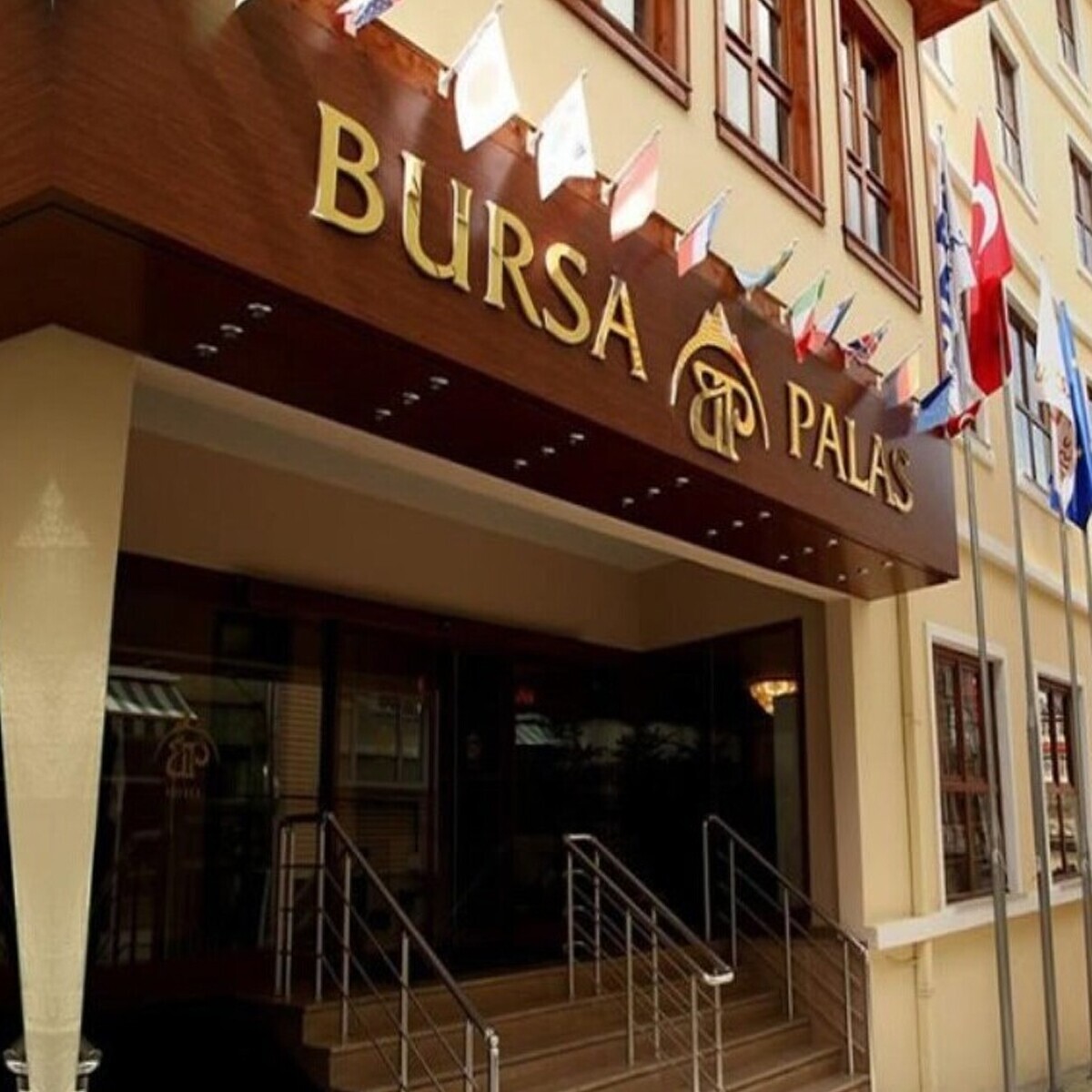 Bursa Palace Hotel'de Tek veya Çift Kişilik Kahvaltı Dahil Konaklama Keyfi