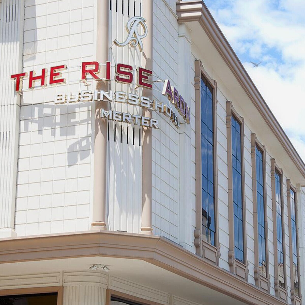 The Rise Aron Business Hotel'de Tek veya Çift Kişilik Kahvaltı Dahil Konaklama