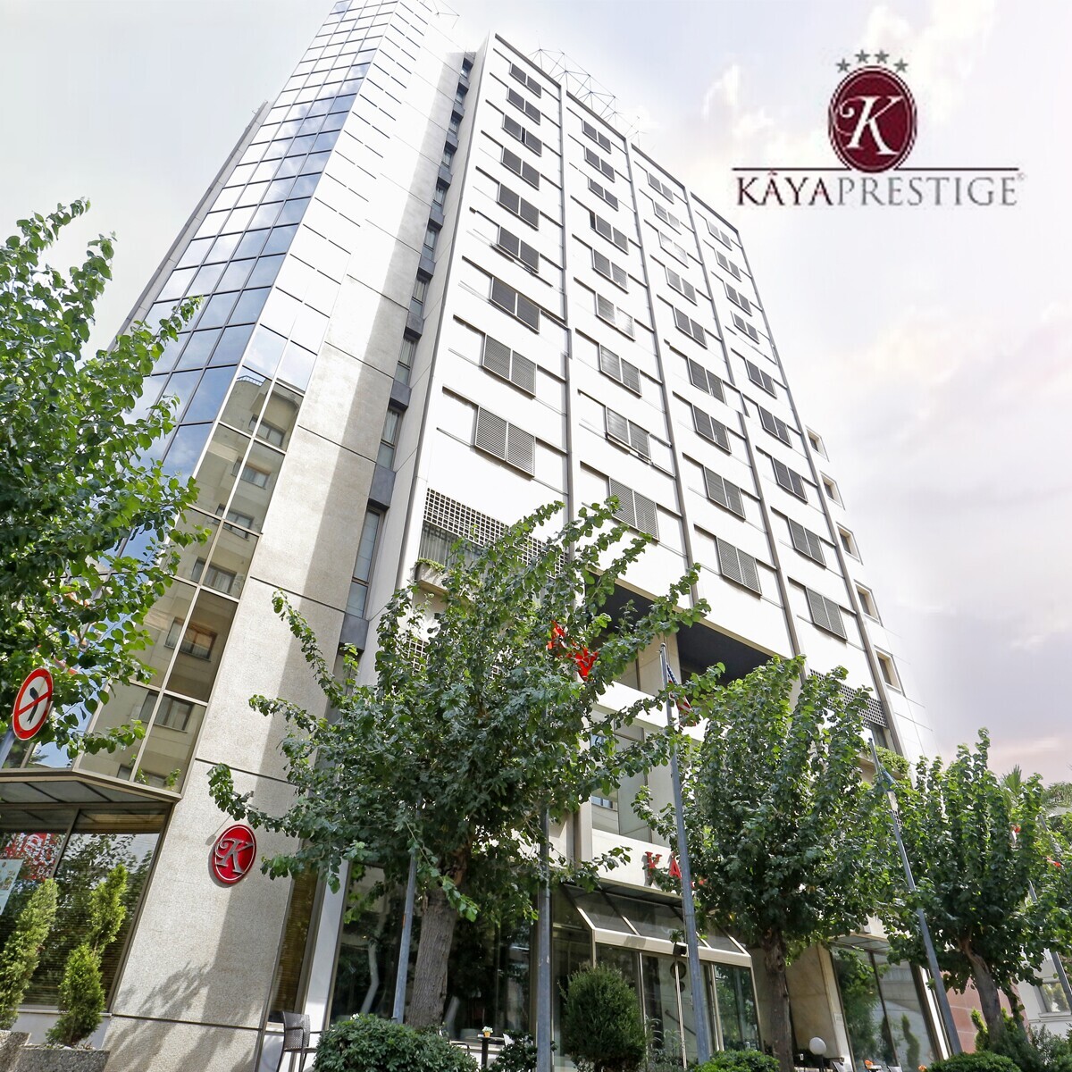 Kaya Prestige Hotel İzmir'in Modern Ambiyansında Tek veya Çift Kişilik Konaklama Seçenekleri