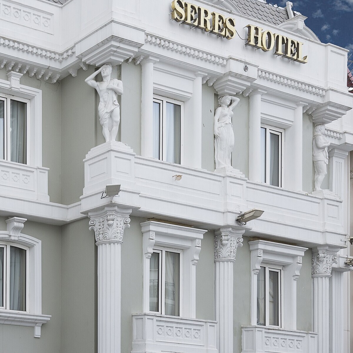 Seres Old City Hotel'in Ayrıcalıklı Dünyasında Tek veya Çift Kişilik Kahvaltı Dahil Konaklama