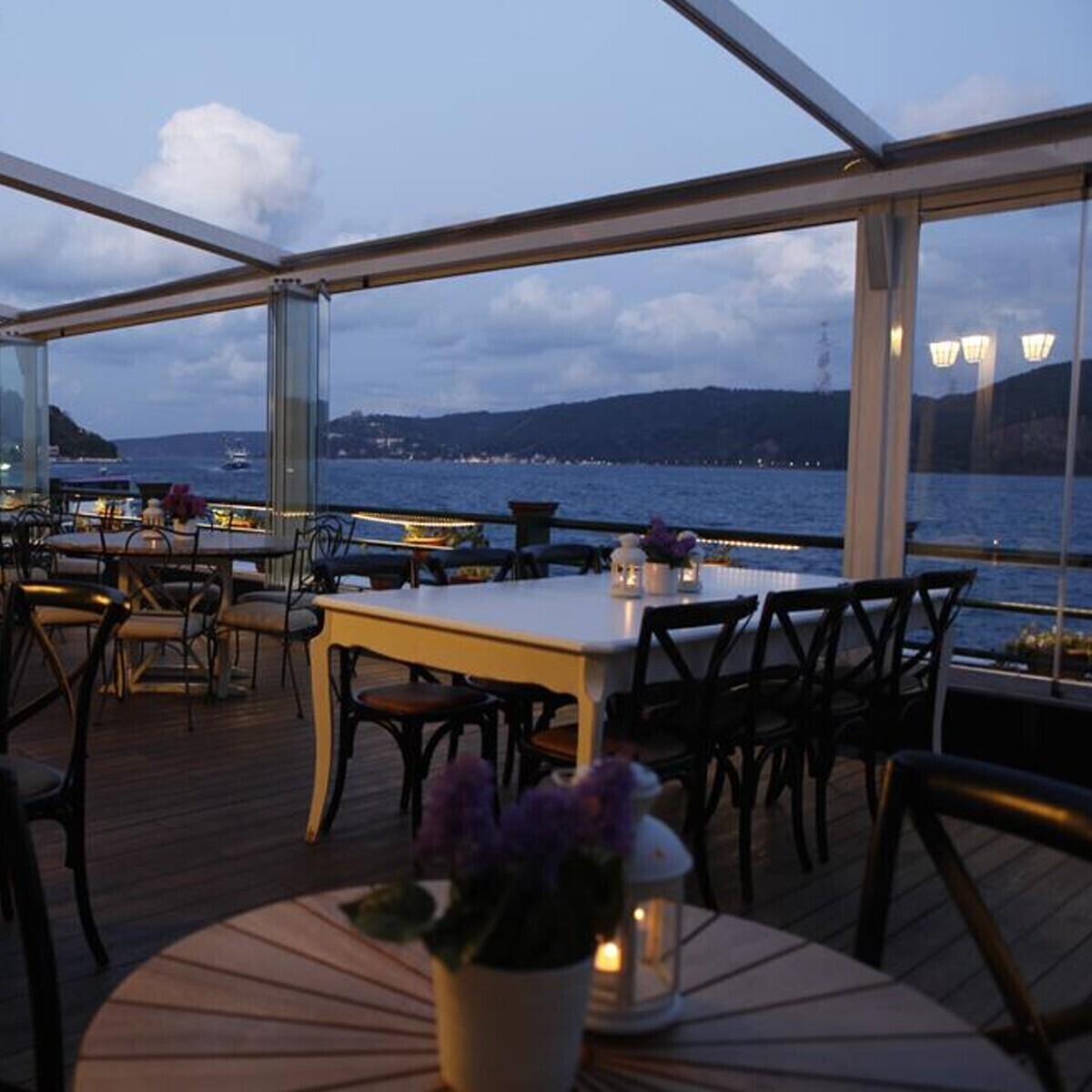 Göze Sarıyer Cafe'de Eşsiz Deniz Manzarası Eşliğinde Tadına Doyulmaz Lezzetlerle Dolu İftar Menüsü