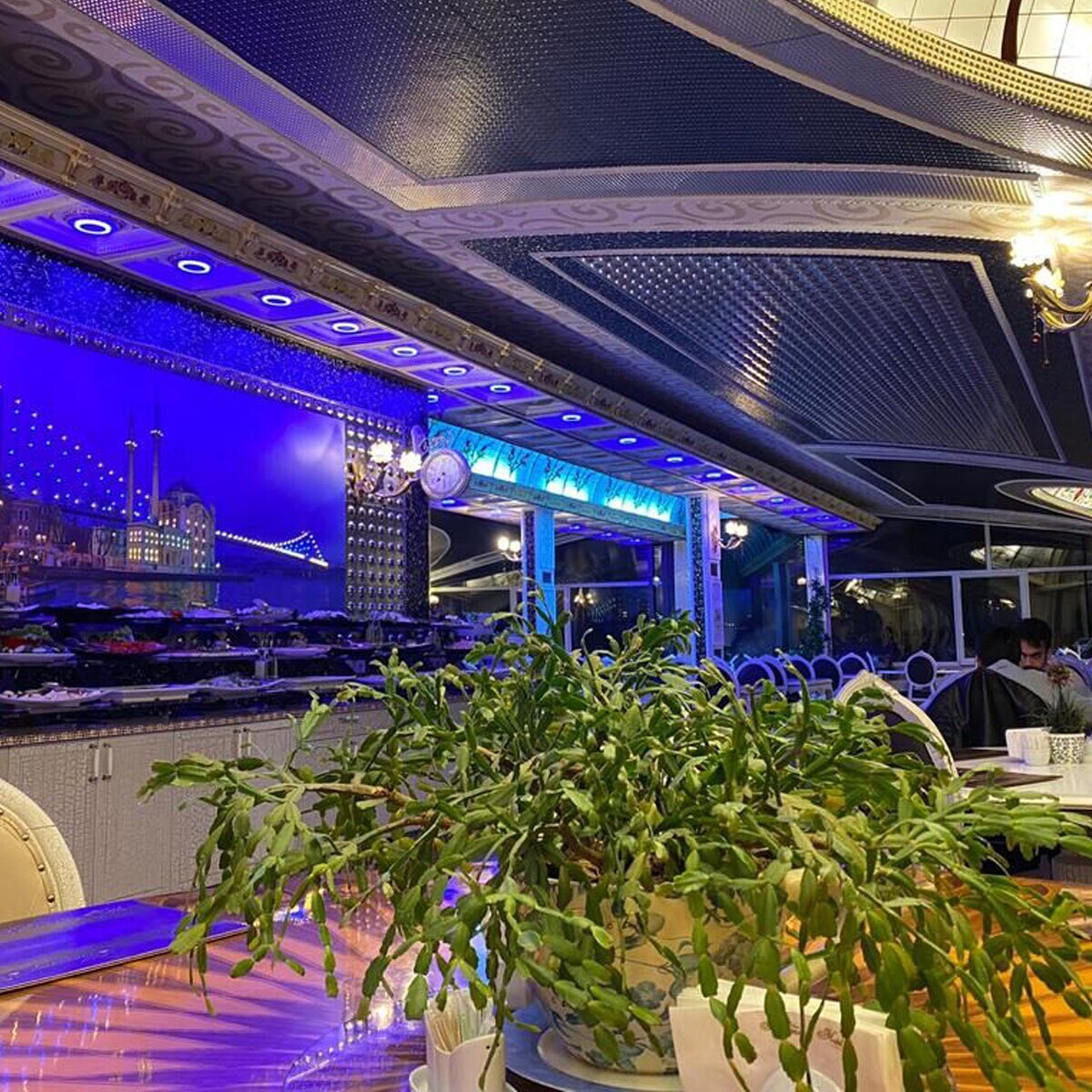 Yenikapı Blue Marmaray Hotel'de Ramazan Boyu Açık Büfe İftar Lezzetleri