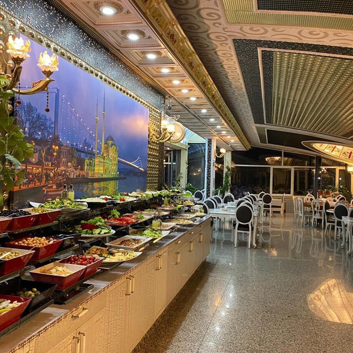 Yenikapı Blue Marmaray Hotel'de Ramazan Boyu Açık Büfe İftar Lezzetleri