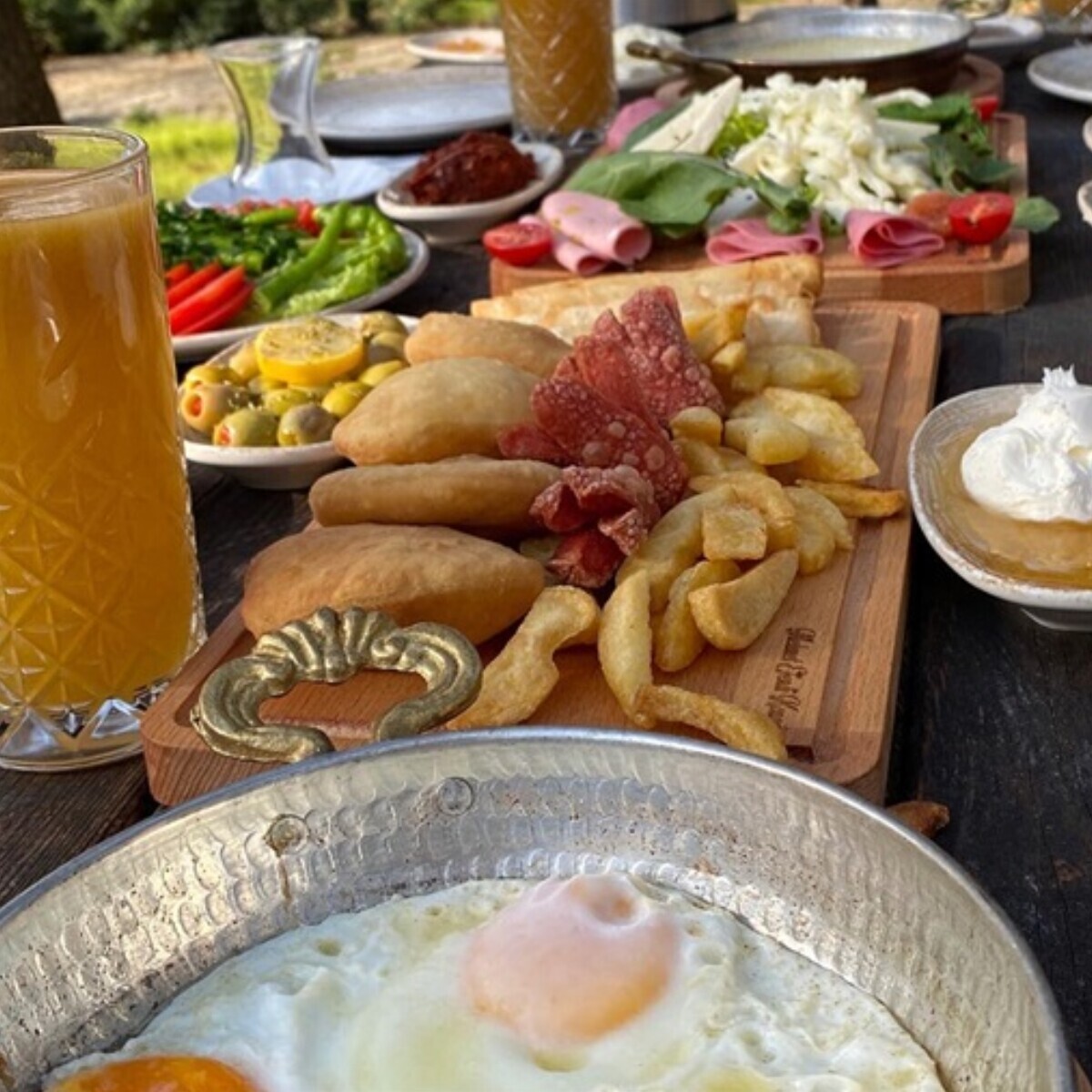 Mehmet Efendi Konağı'nda Serpme Kahvaltı Ve Kahvaltı Tabağı Seçenekleri
