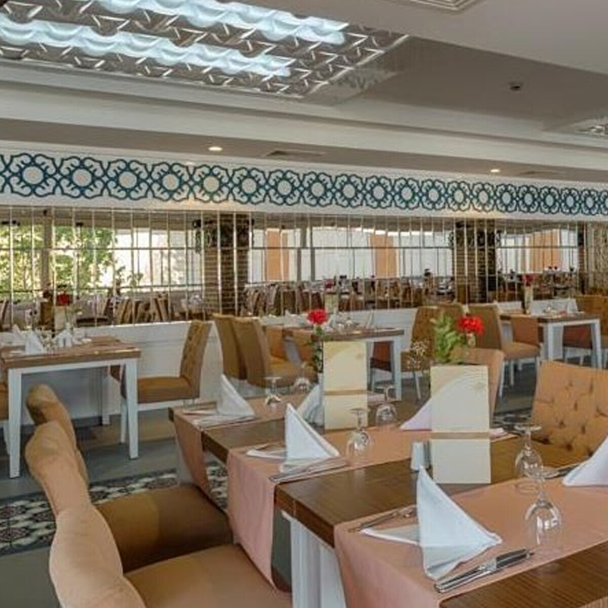 Best Western Plus Khan Hotel'den Açık Büfe Kahvaltı & Akşam Yemeği Menüleri