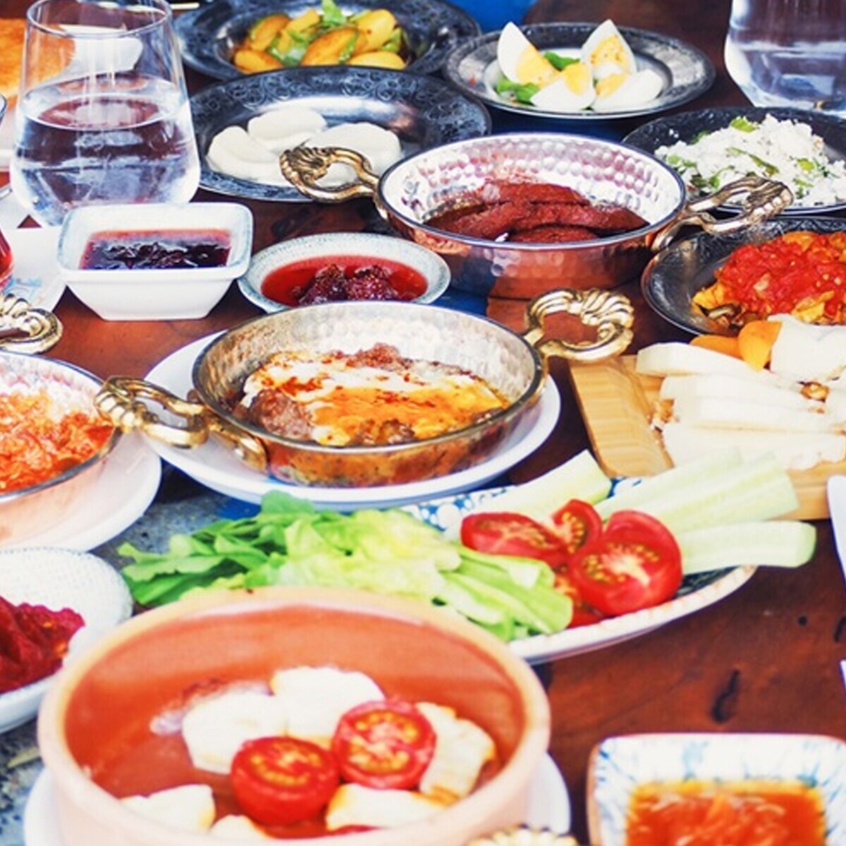 Loça Restaurant'ta 30 Çeşit Zengin Serpme Kahvaltı Menüsü