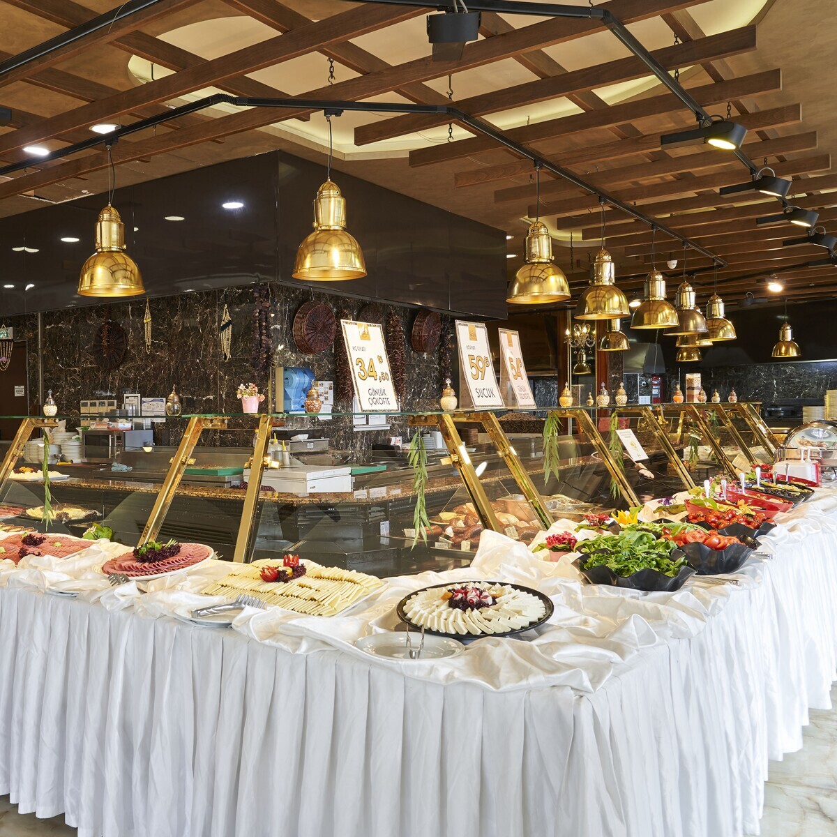 Saraylı Restaurant, Başakşehir'de Zengin Açık Büfe Kahvaltı Keyfi