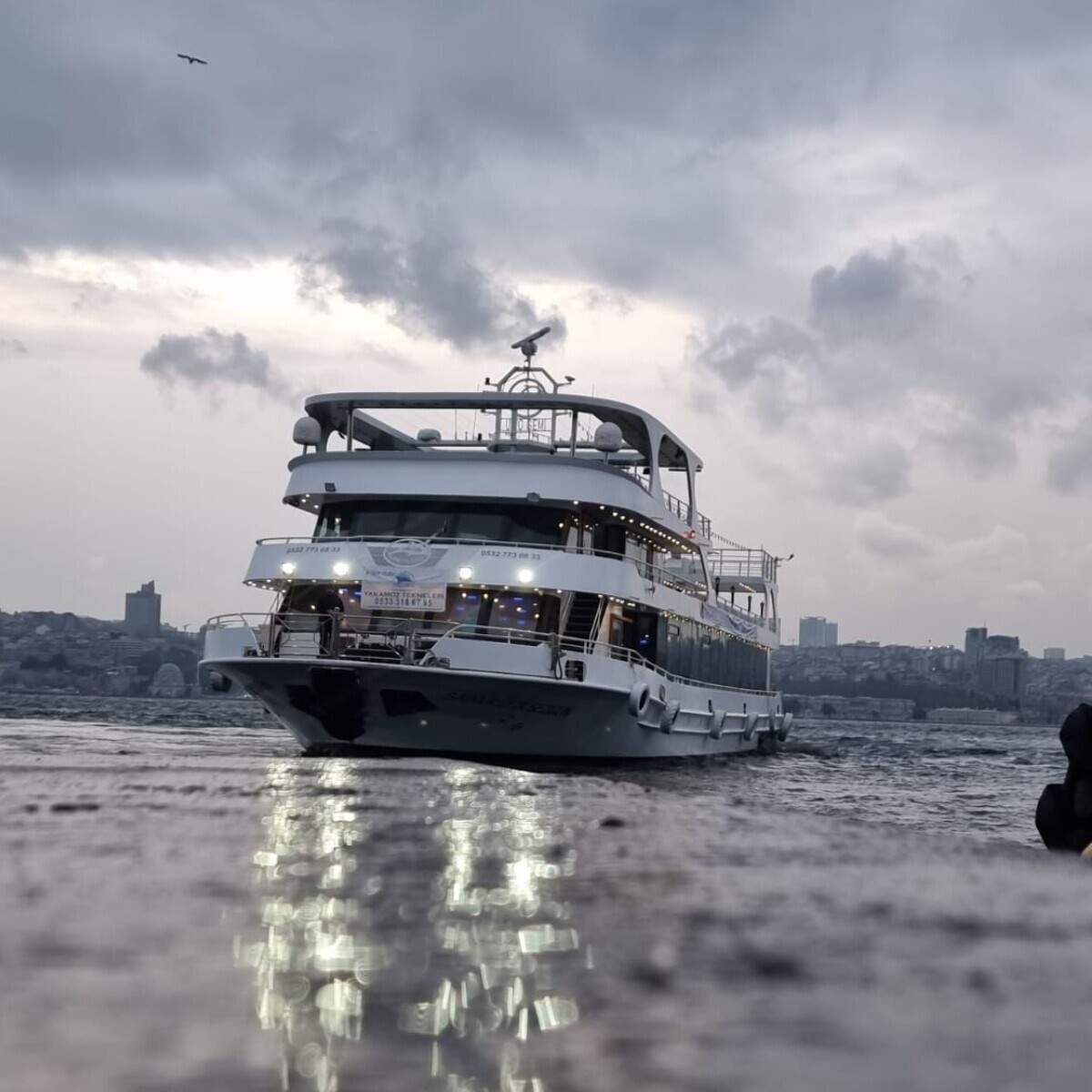 Yakamoz Boğaz Turu'ndan Balık Ayhan Orkestrası İle Teknede İftar