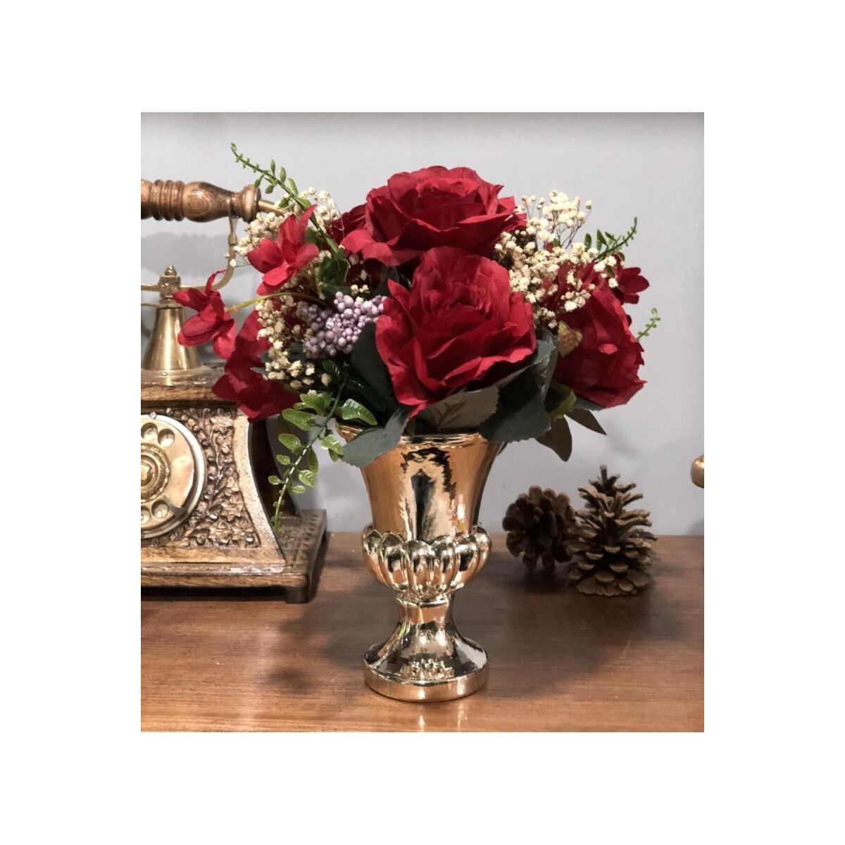Yapay Çiçek Aranjmanı Antik Cam Vazoda Kırmızı Güller Ve Gypso