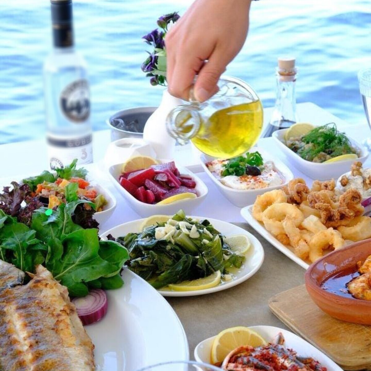 Firuze Güzelbahçe'de Denize Nazır Enfes Akşam Yemeği