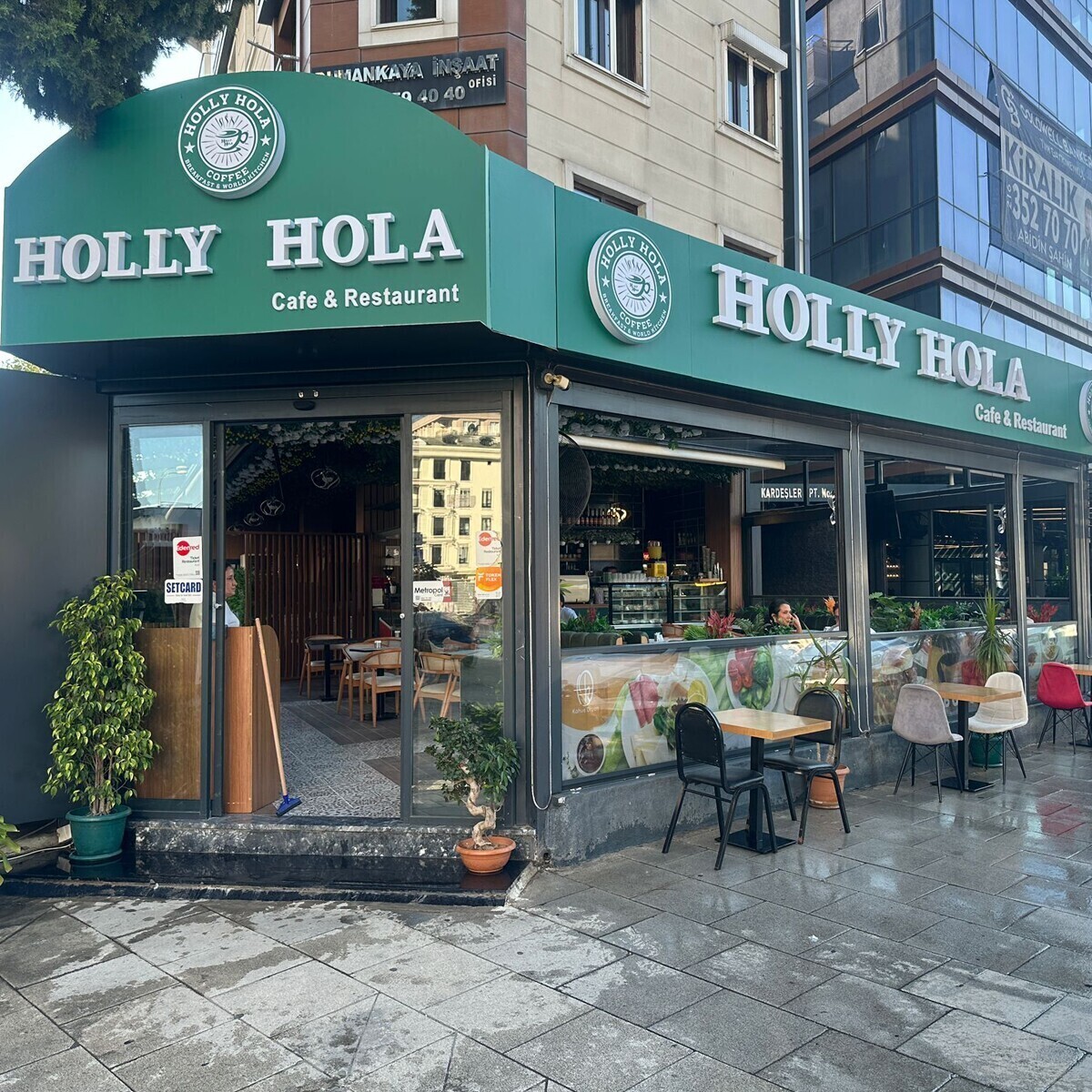 Holly Hola Cafe'de Enfes Tatlı ve Kahve Menüleri