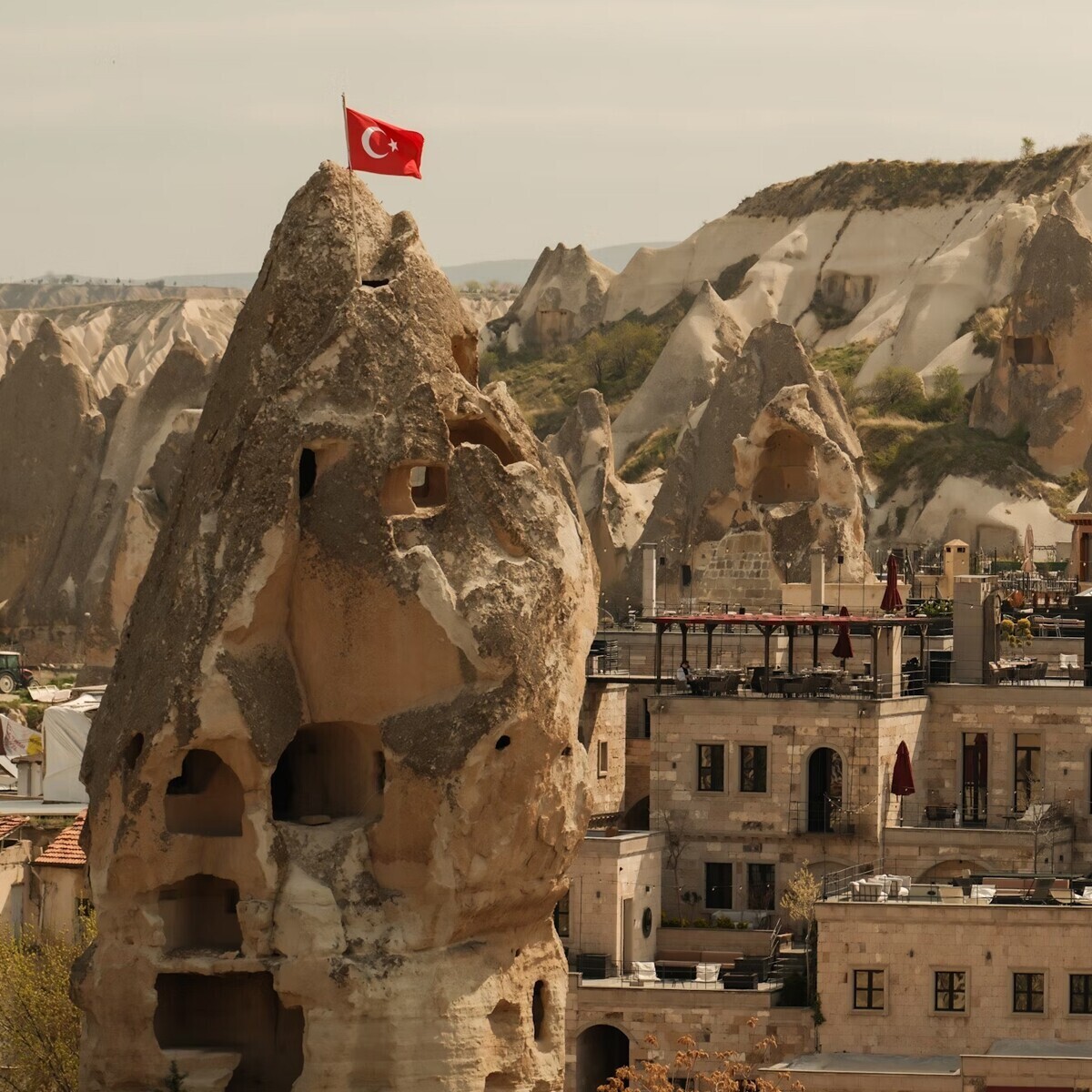 Lüks Nar Cave Hotel Konaklamalı Kapadokya ve Peri Bacaları Turu (1 Gece Konaklama)