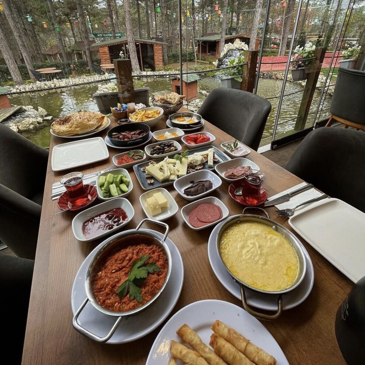 Park of İstanbul Restaurant'da Nefis Serpme Kahvaltı Menüsü