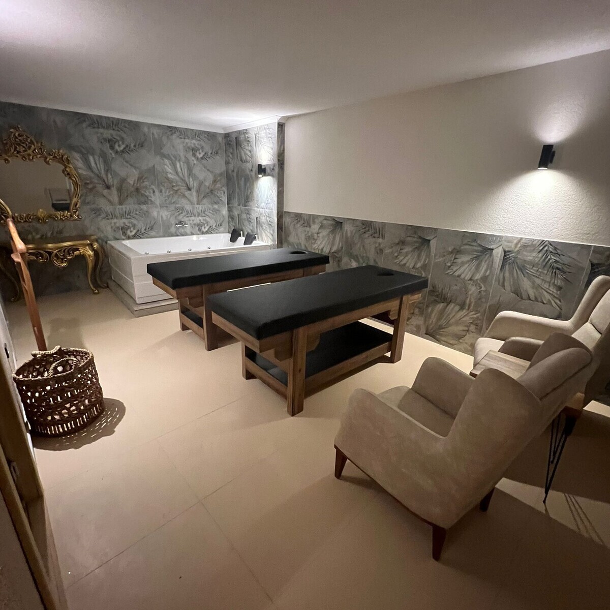 New Spa, Hexa Suite Hotel'den Kese, Köpük ve Masaj Uygulamaları