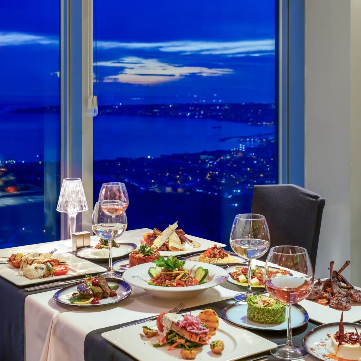 Kaya İstanbul Fair & Convention Hotel, Summit Restaurant'ta Yemek Menü