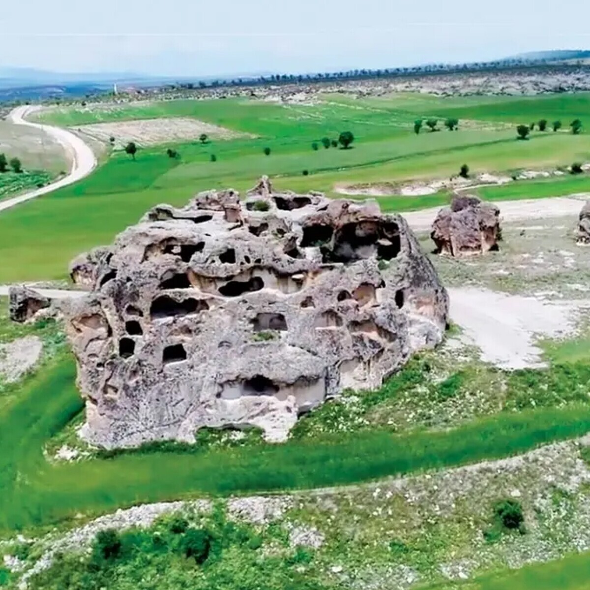 İzmir Çıkışlı Afyon Ayazini Köyü Frig Vadisi Emre Gölü Turu (Termal Otelde Konaklama, Termal Havuz ve Hamam Kullanımı Dahil)