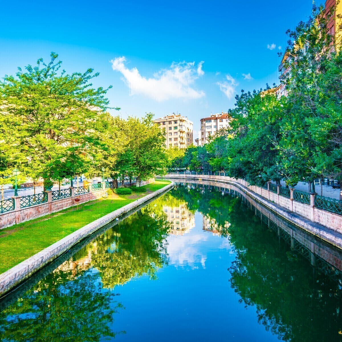 İzmir Çıkışlı Bursa ve Eskişehir Turu 1 Gece Termal Otel Konaklamalı