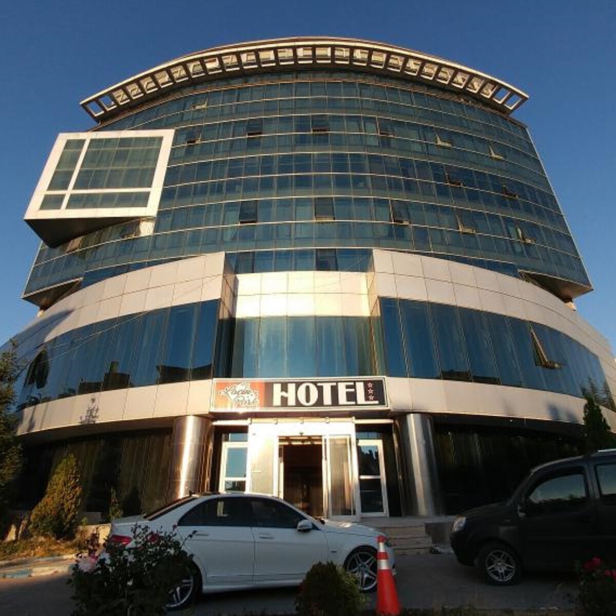 Laçin Park Hotel'de Kahvaltı Dahil Konaklama Seçenekleri