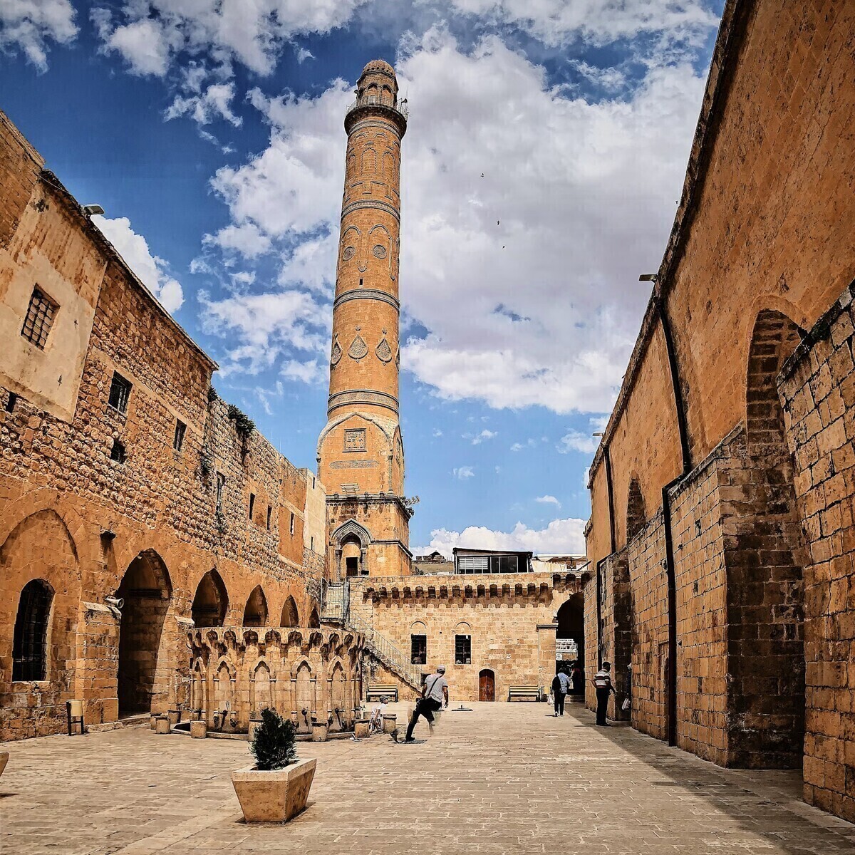 Yılbaşı Özel Uçaklı Gap Diyarbakır Mardin Urfa Gaziantep Turu Sıra Gecesi ve Gala Yemeği İmkanı (2 Gece 3 Gün)