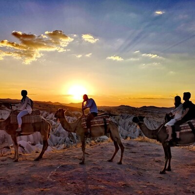 Kapadokya'da Gün Batımı Eşliğinde 2 Saatlik Deve Safari Turu