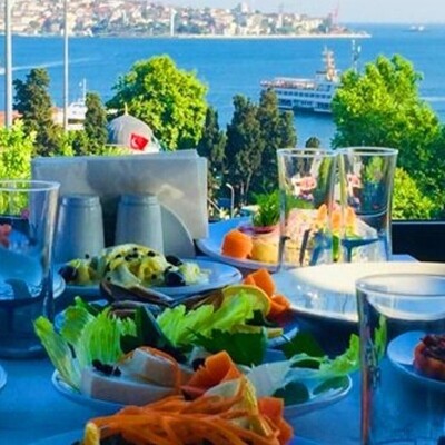 Beşiktaş Balıkçısı By Muzaffer'de Deniz Manzaralı Enfes Yemek Menüsü