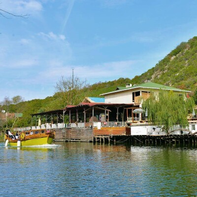 Ağva Alesta Butik Otel'de Nehir Kenarında Enfes Serpme Kahvaltı