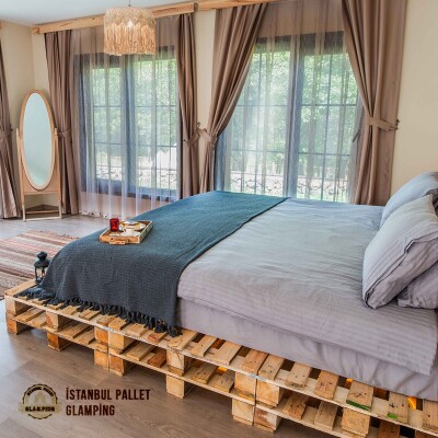 Pallet Glamping & Butik Otel'de Çift Kişilik Konaklama Seçenekleri