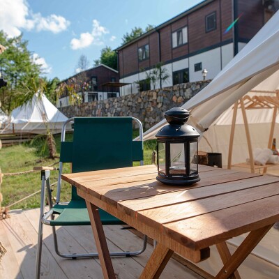 Pallet Glamping & Butik Otel'de Çift Kişilik Konaklama Seçenekleri