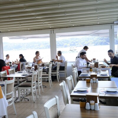 Yeniköy Yalı Cafe Restaurant'da Boğaz'a Nazır Yemek Menüleri