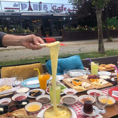 De Paris Cafe'de Deniz Manzaralı Enfes Serpme Kahvaltı