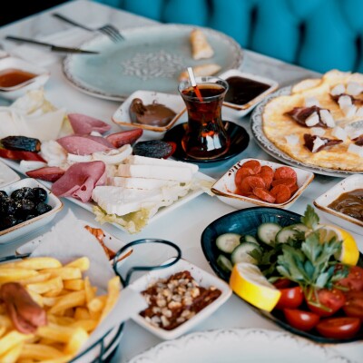 Seyr-i İstanbul Haliç'te Zengin 2 Kişilik Serpme Kahvaltı Menüsü