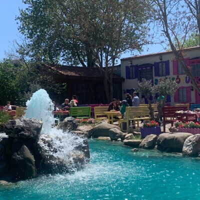 Doğaköyü Çatalca'da Havuz Başında Enfes Serpme Kahvaltı Menüsü