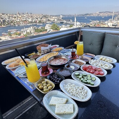Sefa-i Hürrem Cafe & Restaurant'ta Çift Kişilik Serpme Kahvaltı