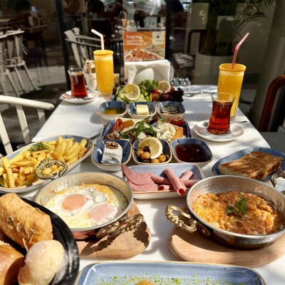 Mahizer Karaköy'de Zengin Serpme Kahvaltı Menüsü
