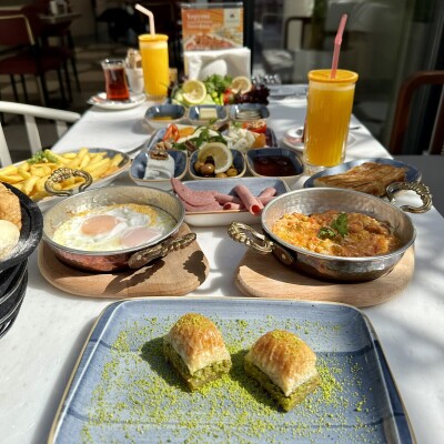 Mahizer Karaköy'de Zengin Serpme Kahvaltı Menüsü