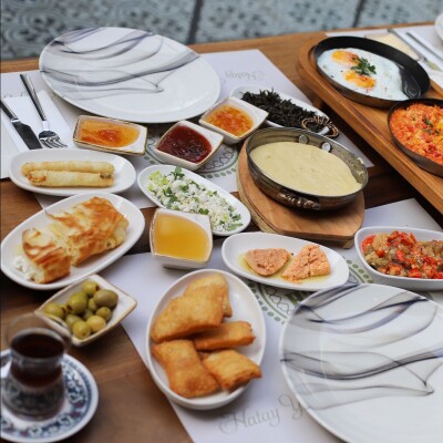 Aşk-ı Hayat Ataköy'de Zengin Lezzetlerle Dolu Serpme Kahvaltı Menüsü