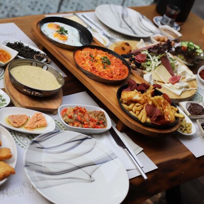 Aşk-ı Hayat Ataköy'de Zengin Lezzetlerle Dolu Serpme Kahvaltı Menüsü