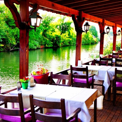 Ağva Alesta Butik Otel'de Nehir Kenarında Enfes Serpme Kahvaltı
