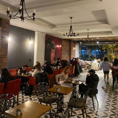 Beşiktaş No.60 Coffee House'da Kahve + Tatlı Menüsü