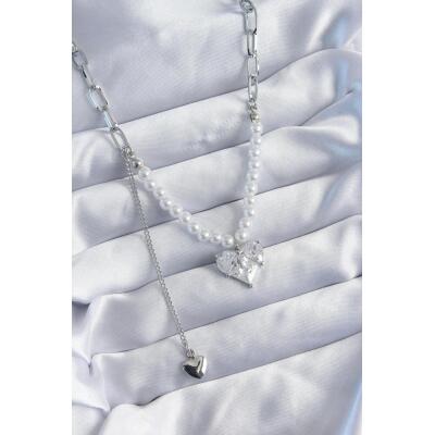 Pirinç Gümüş Renk Incili Zirkon Taş Kalp Model Vip Seri Kadın Kolye