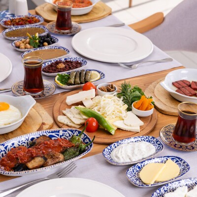 Anadolia'da Çift Kişilik Zengin Serpme Kahvaltı Keyfi