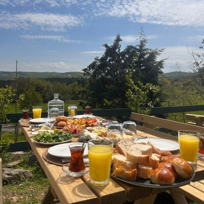 Heartland Lily's Country Club Sarıyer'de Serpme Kahvaltı ve At Binme