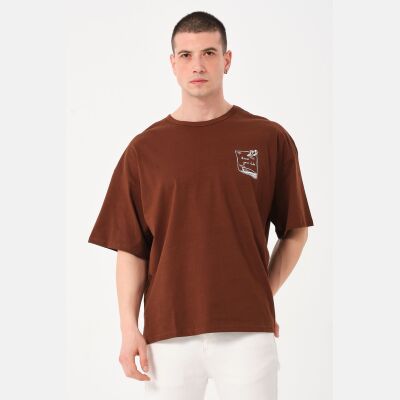 Erkek Kahverengi Bisiklet Yaka Göğüs Baskı Detaylı Oversize T-Shirt