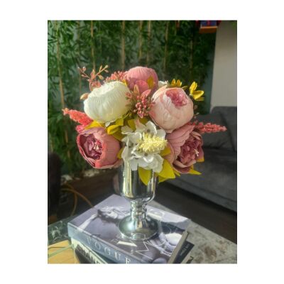 Yapay Çiçek Pastel Pudra Pembe Krem Şakayık Aranjmanı Gold Şamdan Vazolu Masa Üstü Çiçeği Arajman