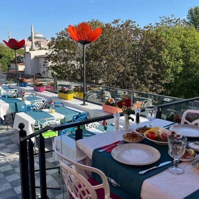 Raymond Hotel Fatih'te Ayasofya ve Boğaz Manzaralı Akşam Yemeği