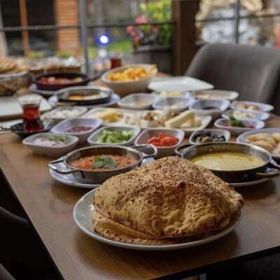 Park of İstanbul Restaurant'da Nefis Serpme Kahvaltı Menüsü