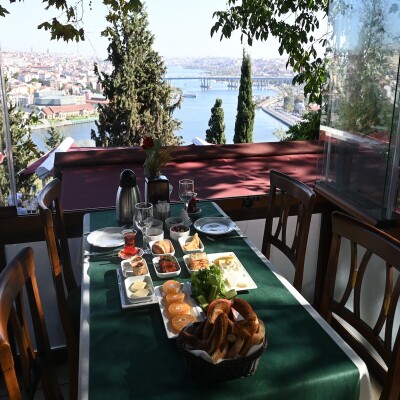 Eyüp Pierre Lotti Tepesi Aziyade Restaurant’ta Serpme Kahvaltı